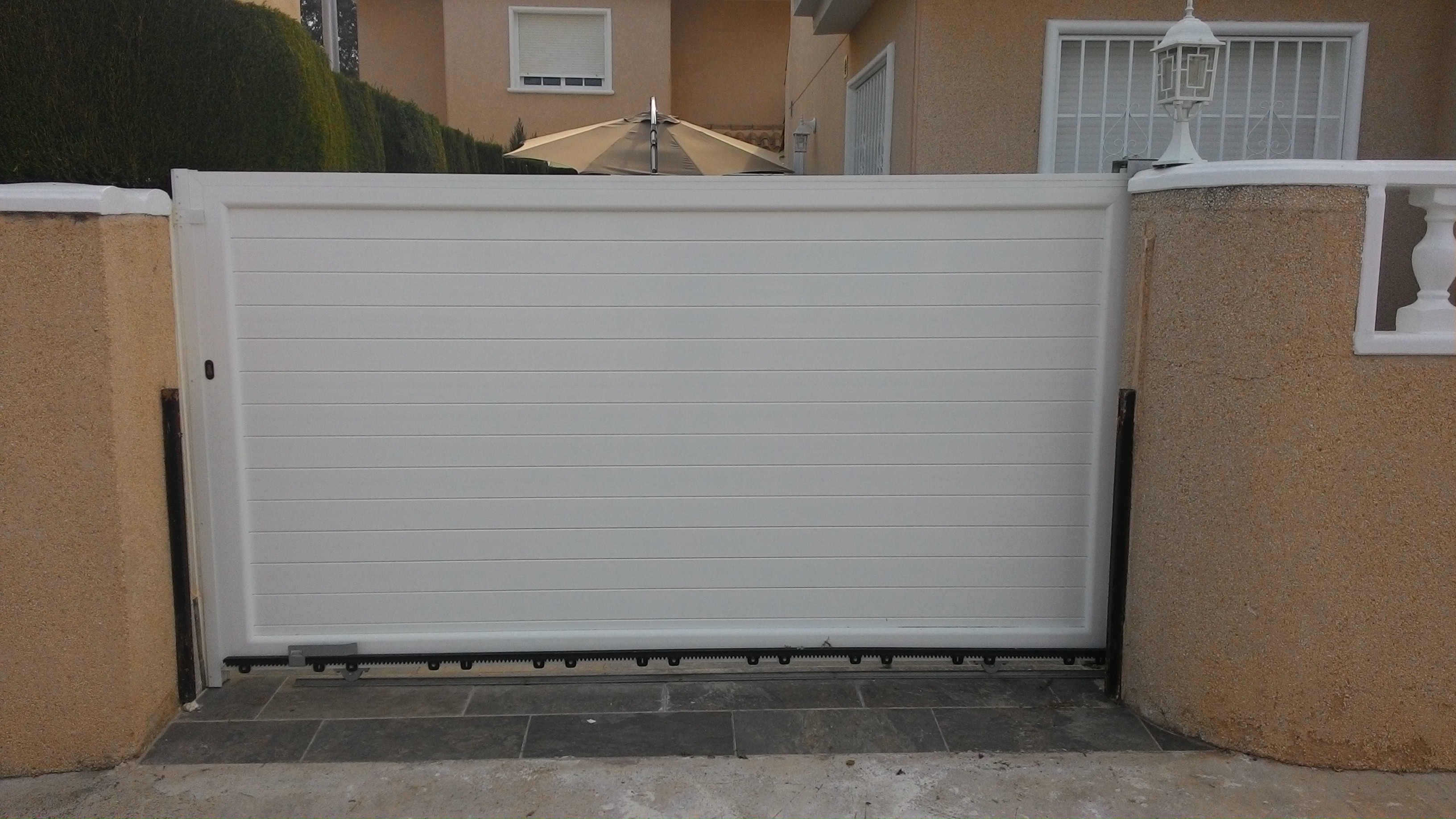 durable and low-maintenance aluminum sliding gate
