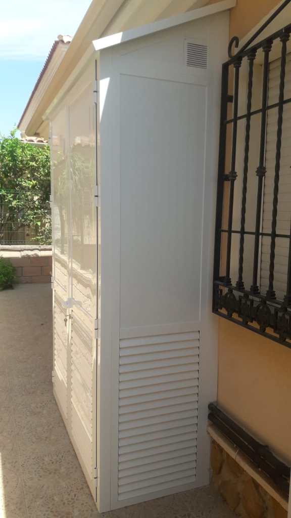 Slimline aluminium louvre shutter for storage area