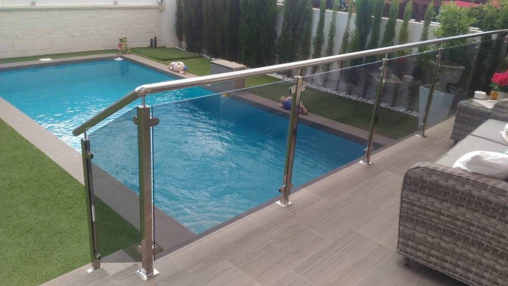 Glass railing installed around pool in Cuidad Quesada