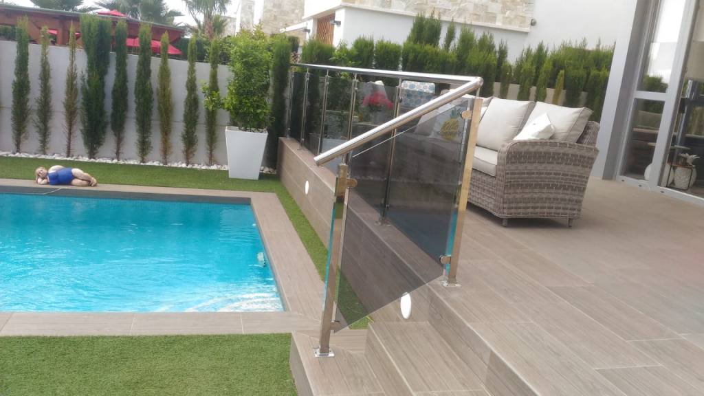 Custom aluminium fence providing security and style in Cuidad Quesada