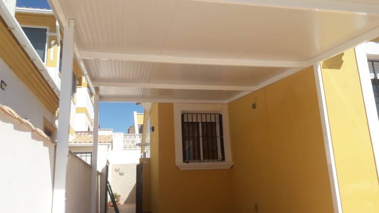 Quality roof structure delivering comfort and style throughout the year.