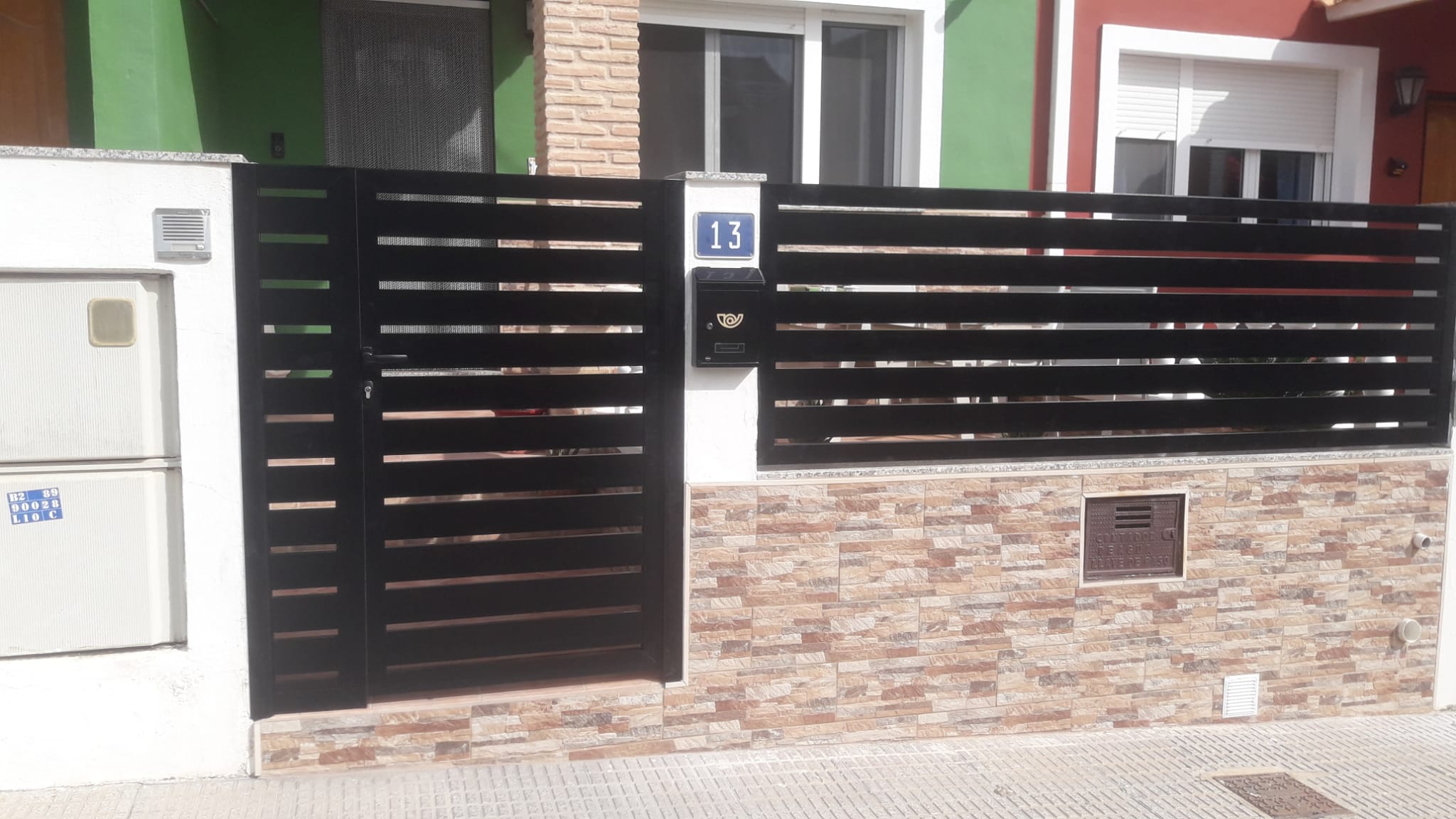 Minimalist black aluminum gate installed in Costa Blanca